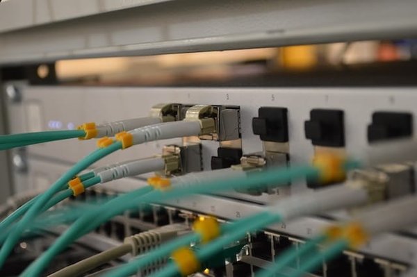 Installation de Réseau d'Entreprise: Comment Choisir Votre Prestataire de Câblage Informatique